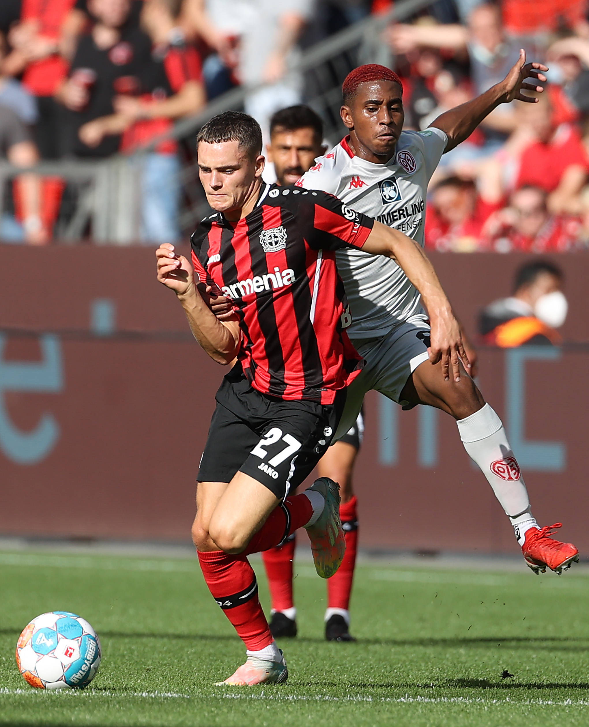 而在其中 而在其中